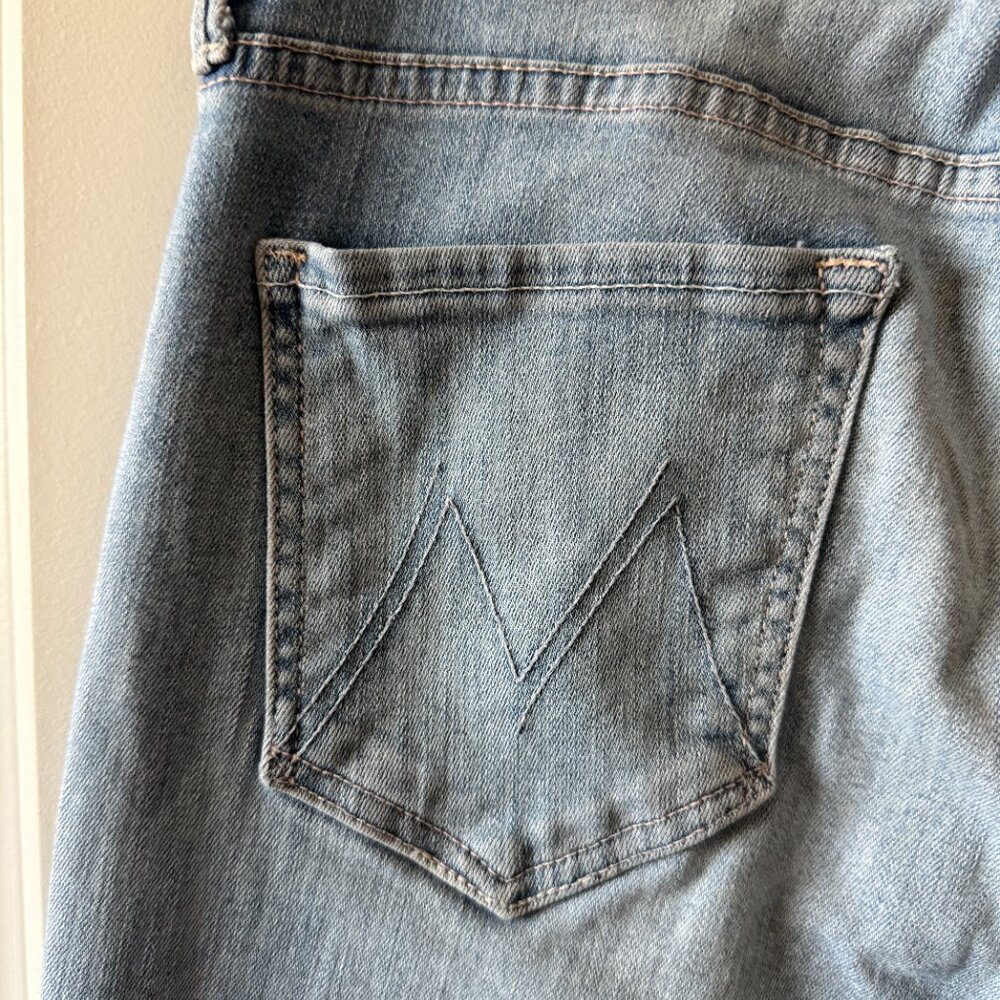 MOTHER The Rascal Ankle Snippet Mid Rise Crop Jeans in Tinge Light Wash - Picture 7 of 10